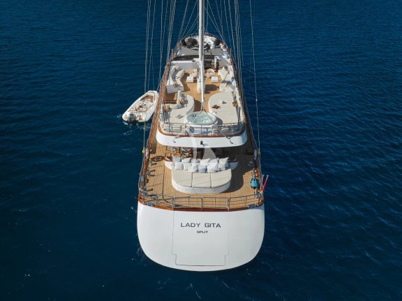 Lady Gita sundeck