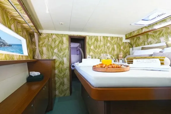 Double cabin