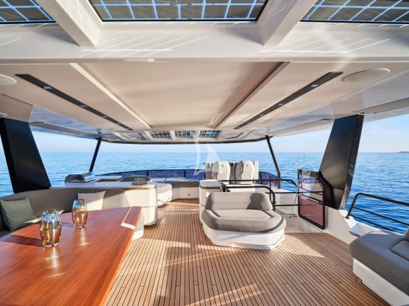 Flybridge (Sistership)