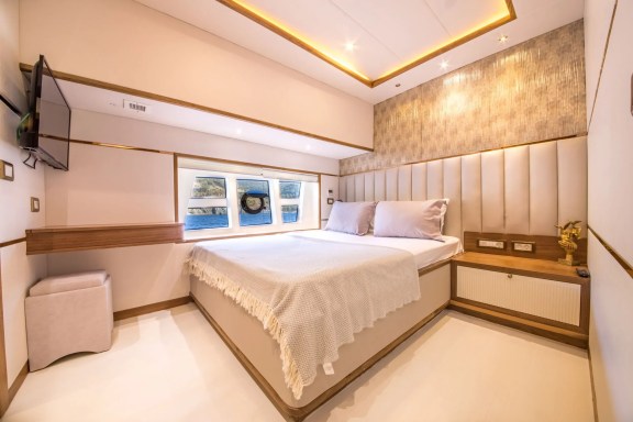 Image of FLOKI yacht #20
