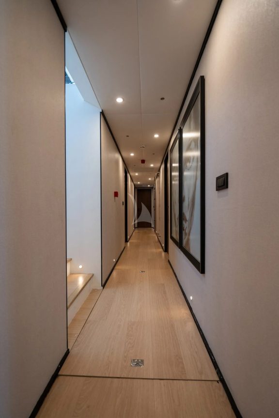 Image of De Love yacht #38