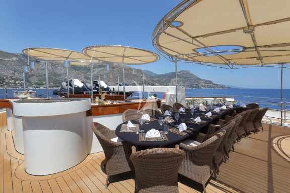 SUNDECK DINING 1