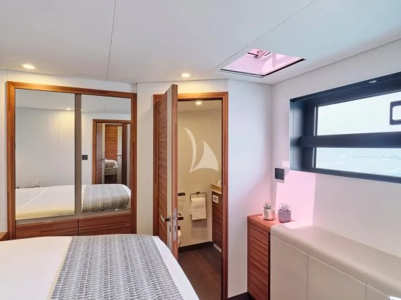 Guest cabin