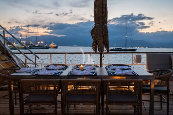 Al fresco dining