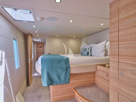 Guest cabin with ensuite bathroom