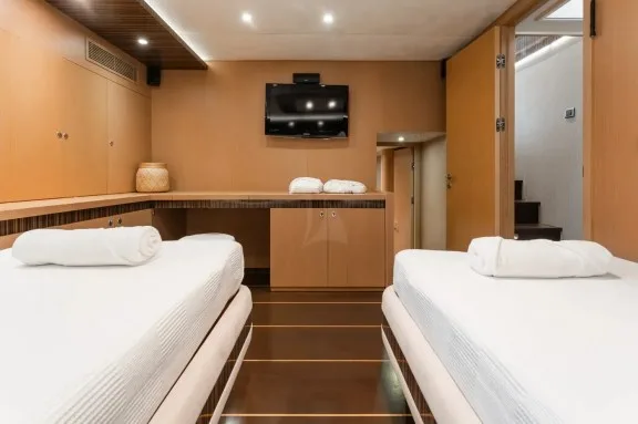 Image of LE PIETRE yacht #26