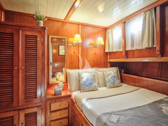 Guest cabin