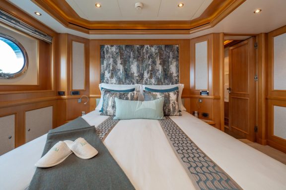 Double cabin