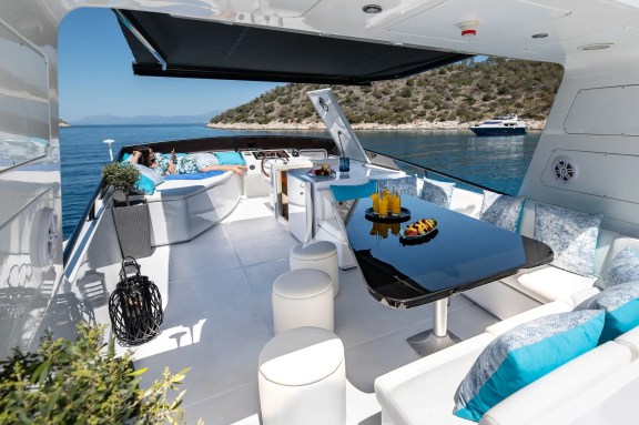 Flybridge area