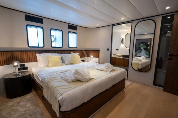 Image of De Love yacht #44
