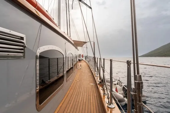 Image of LE PIETRE yacht #35
