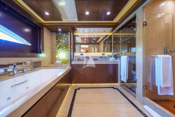 Master cabin en suite