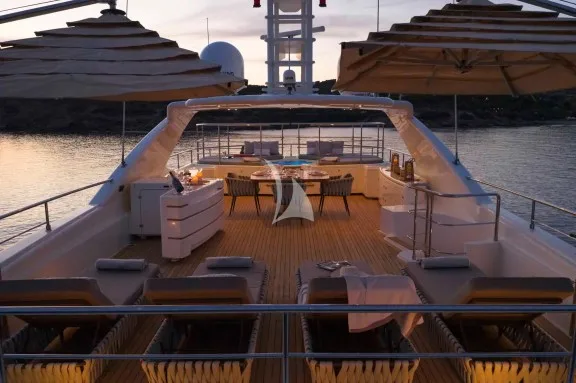 The spacious unobstructed sundeck has a jacuzzi pool with a large sunbathing area all around it, a bar, a dining table and sunbeds