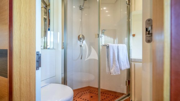 Double cabin ensuite upper deck