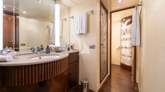 Vip cabin ensuite bathroom