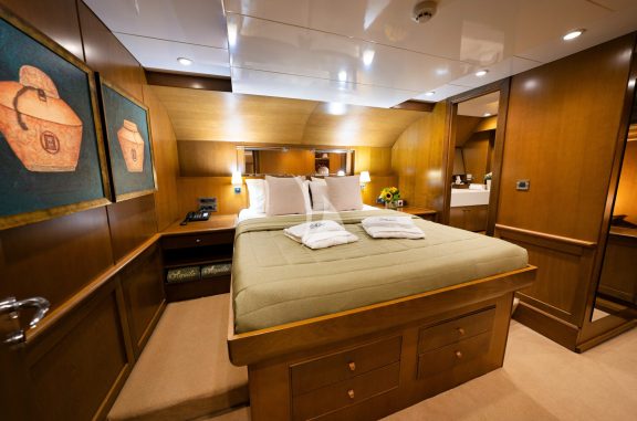 Guest cabin
