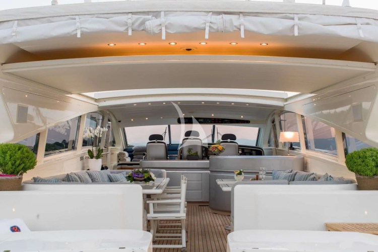 Upper Salon & Aft Deck