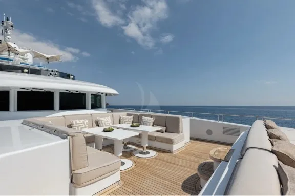 https://www.yachtfolio.com/api/media?f=SSujU0muK7x_.jpg&w=400Forward bridge deck