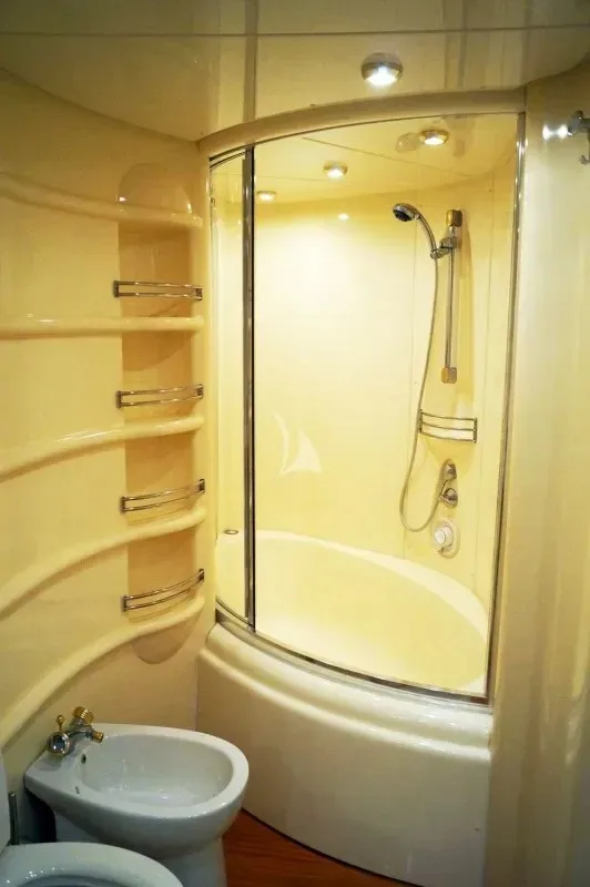 Master Bathroom, Bath Tub