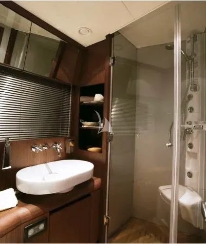 Twin Cabin en suite bathroom with hydro-jet shower unit