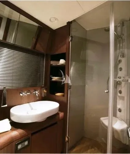 Twin Cabin en suite bathroom with hydro-jet shower unit