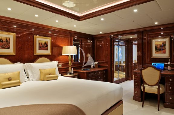 Full beam VIP cabin