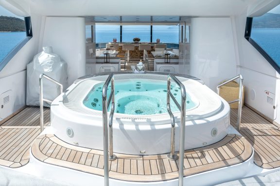 Jacuzzi at aft end of sundeck