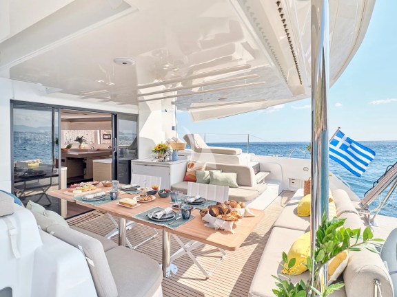 Aft deck dining