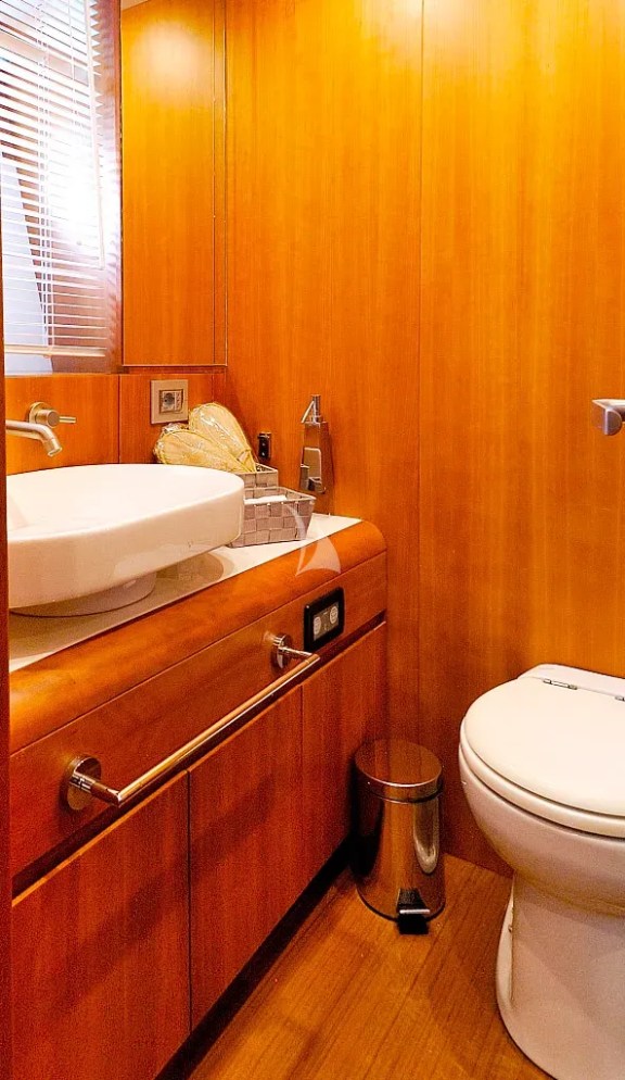 Port Twin Cabin Bathroom