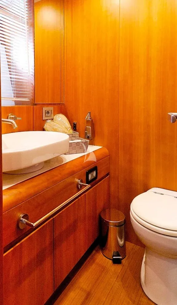 Port Twin Cabin Bathroom