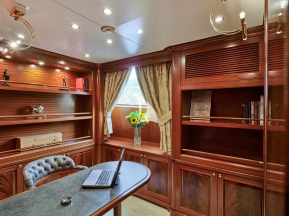 Image of OPTION B yacht #44