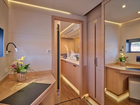 Image of SERENISSIMA yacht #33