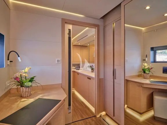Image of SERENISSIMA yacht #33