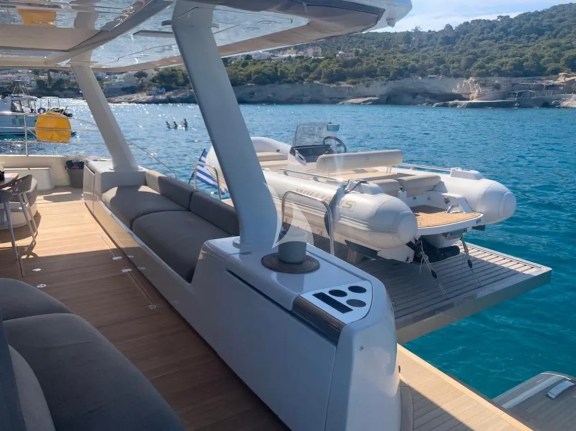 Tender and hydraulic bathing platform