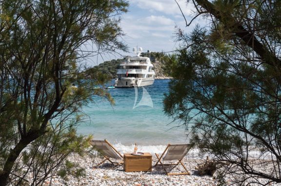 Image of ORIENT STAR yacht #37