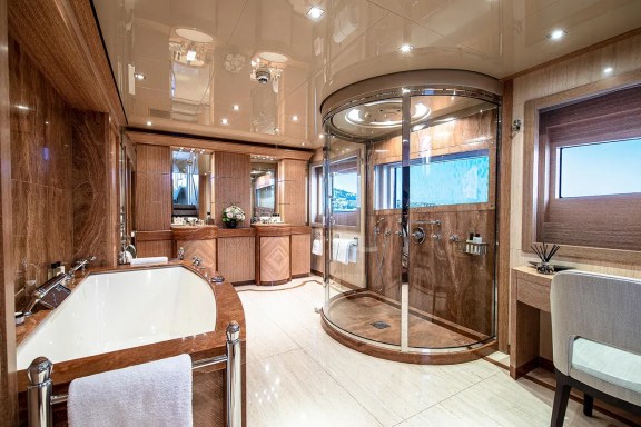 Main Deck - Master Ensuite