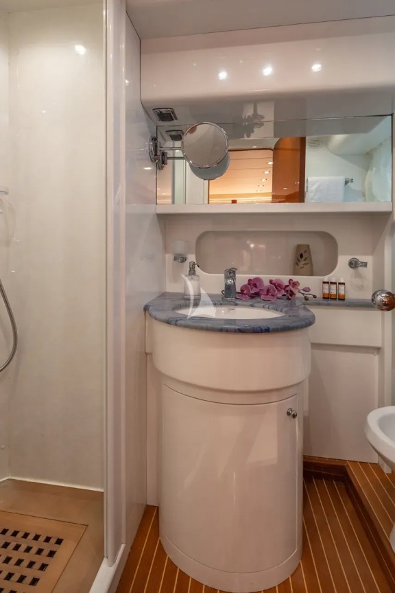 En-Suite Facilities Twin Cabin