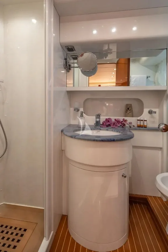 En-Suite Facilities Twin Cabin