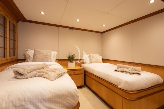Image of KOKOMO NIGHTS yacht #33