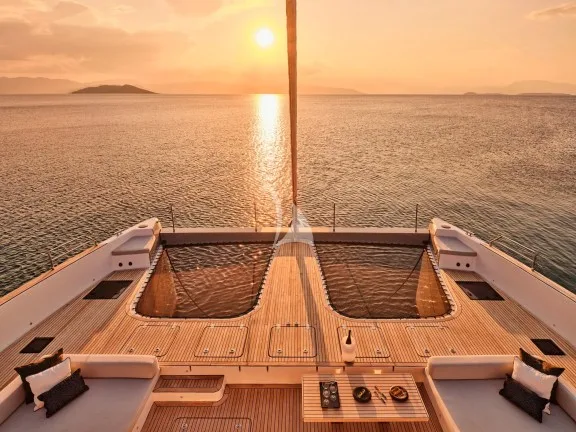 Fore deck seating area