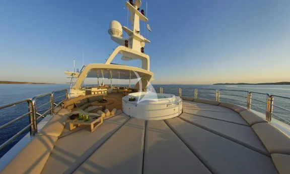 Sundeck Jacuzzi