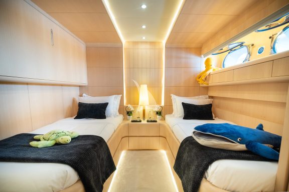 Image of PAREAKI II yacht #69