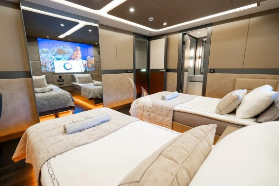 Image of North Wind yacht #31