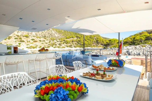 Upper deck