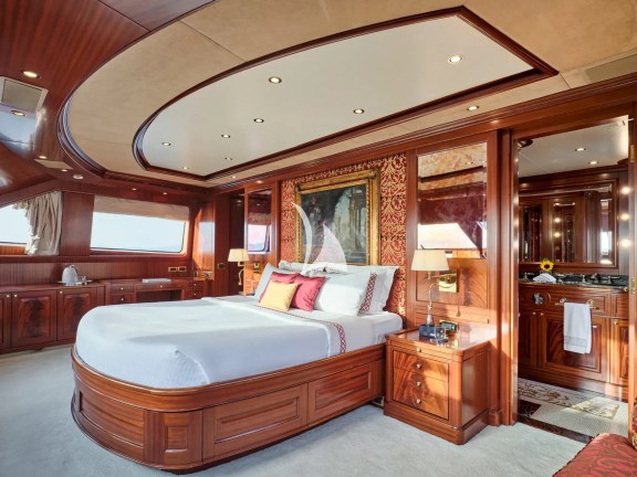 Image of OPTION B yacht #43