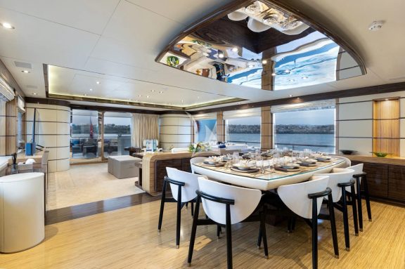 Main salon dining