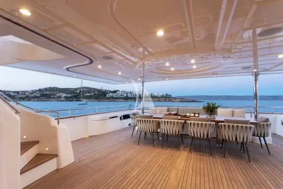The large Main Deck veranda & dining table
