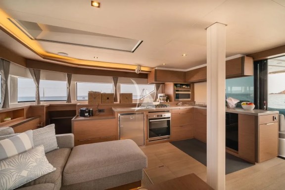 Salon & Galley