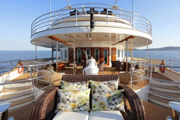 MAIN DECK AFT