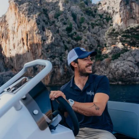 Crew of ALMOSTA ROAD|Jake Navarro — Captain